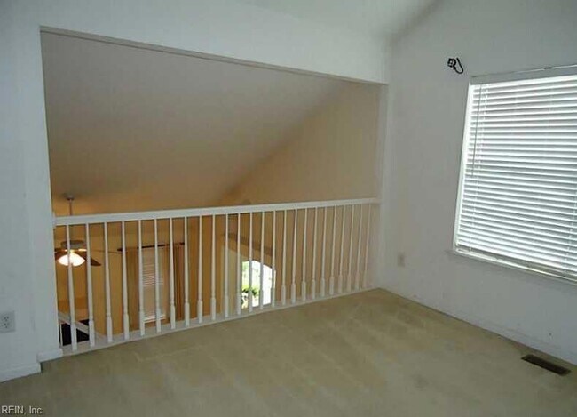 Building Photo - 2302 Westgate Cir
