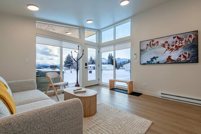 Building Photo - 27 4th St E