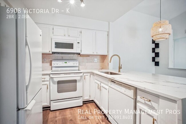 Building Photo - 6908 Victoria Dr