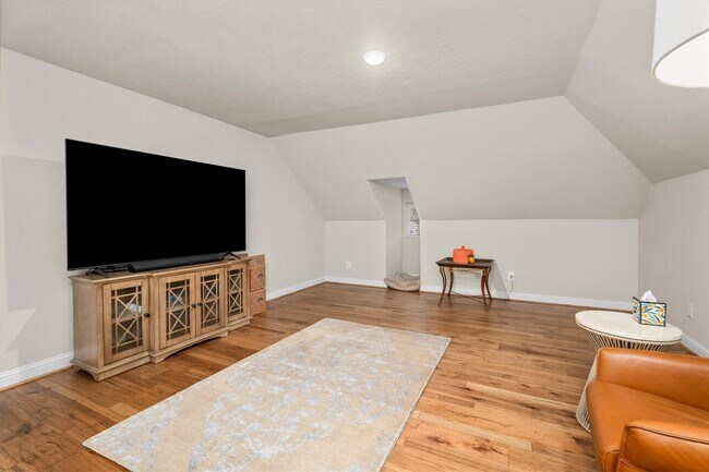 Building Photo - 122 Coral Bells Ct