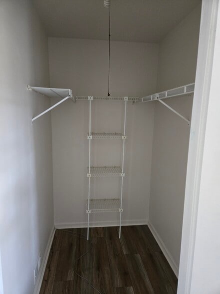 Walk-In Closet - 6 Canterbury Ct
