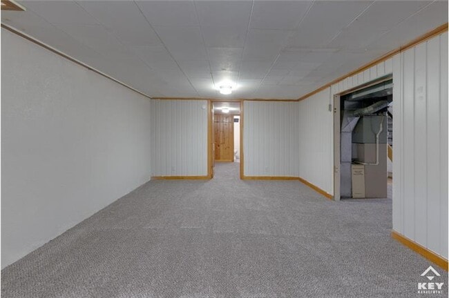 Building Photo - 209 S Custer Ave