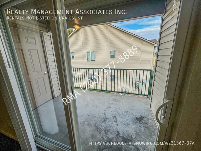 Building Photo - 843 N White Barn Rd