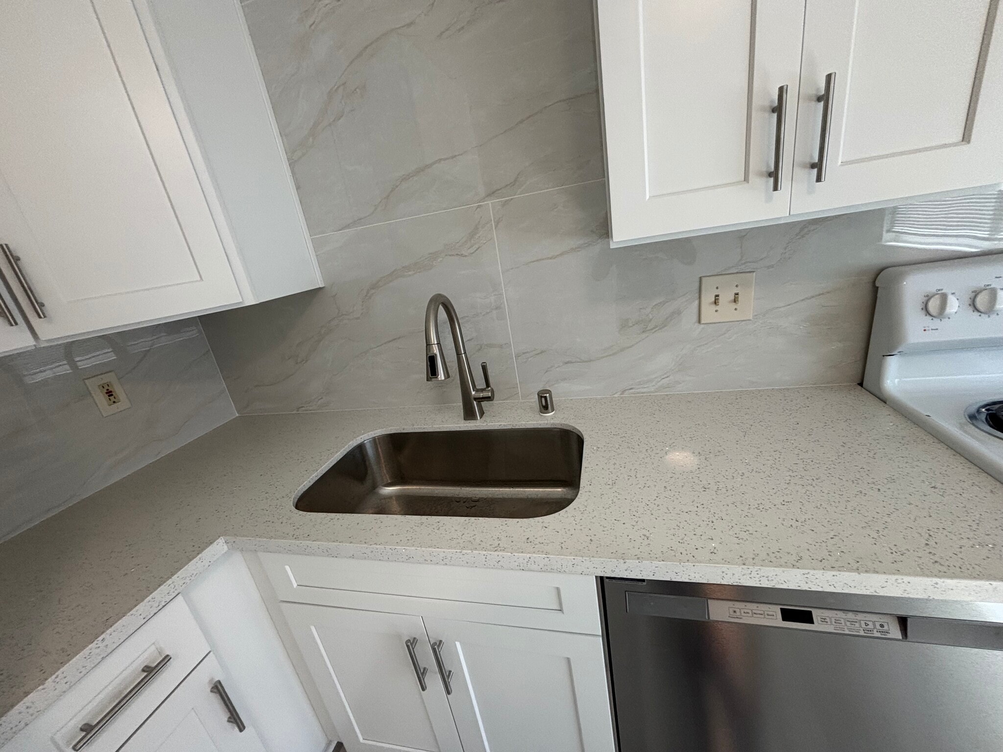 Building Photo - 643 Bolton Ct