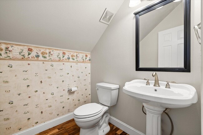Building Photo - Beautifully Updated 4-Bedroom Home with 3-...
