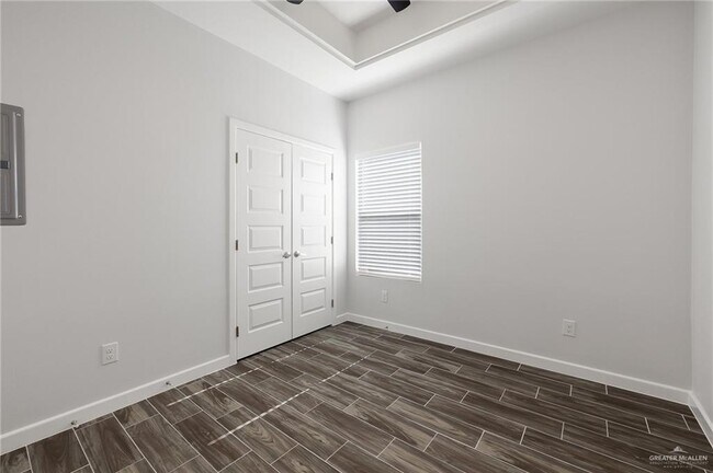 Building Photo - 30 Violet Ave W