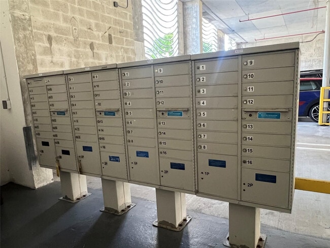 Building Photo - 444 N E St