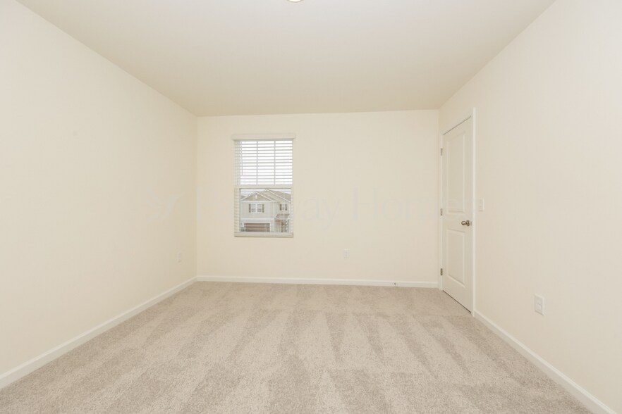 Building Photo - 1074 Large Poppy Dr