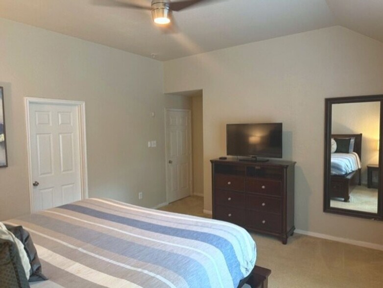 Building Photo - 1330 Yucca Mountain Dr