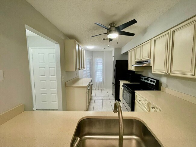 Building Photo - 827 Long Meadow Ct