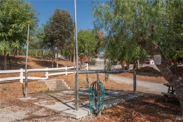 Building Photo - 8451 Roseland Ave
