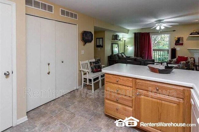Building Photo - 10161 Sutton Dr