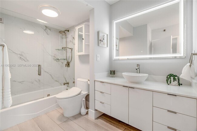 Building Photo - 100 Lincoln Rd