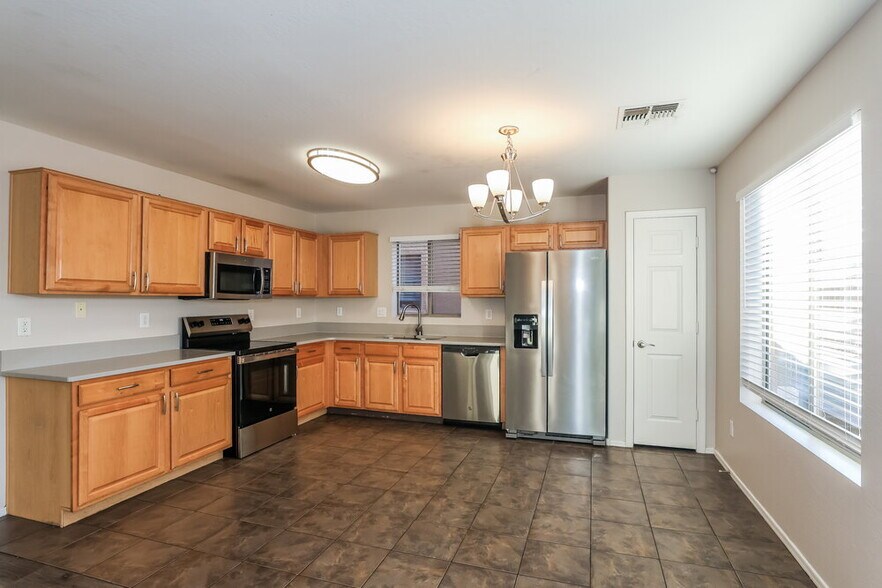 Building Photo - 13023 W Lawrence Rd