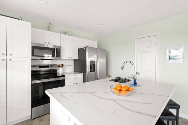 Building Photo - 1062 Cedar Ln