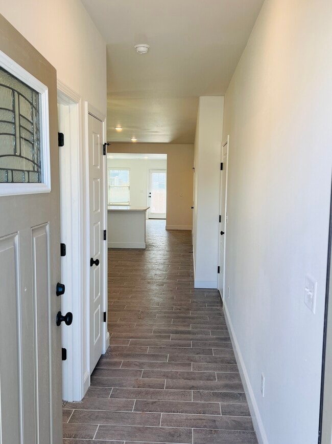 Building Photo - 2091 Bluestem Dr