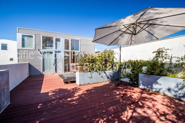 Building Photo - 543 Rose Ave