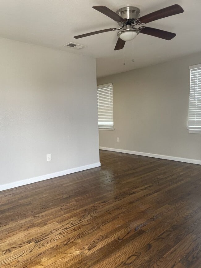 Building Photo - 202 W Langley Blvd
