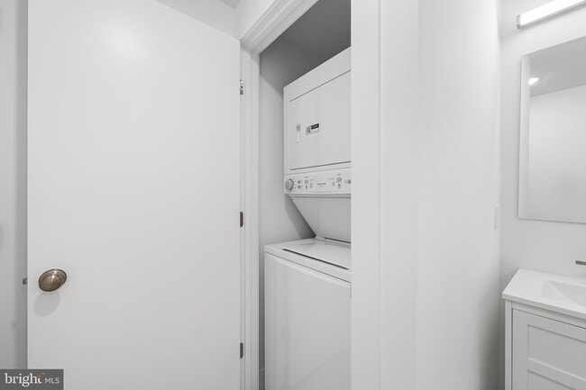 Building Photo - 4324 Lancaster Ave