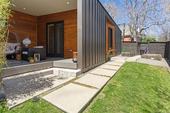 Building Photo - Spacious 5-Bed / 4-Bath home in LoHi for rent