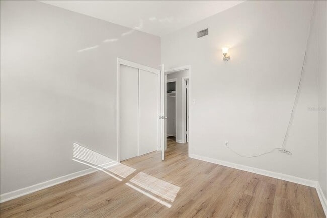 Building Photo - 1104 W Hillcrest Dr