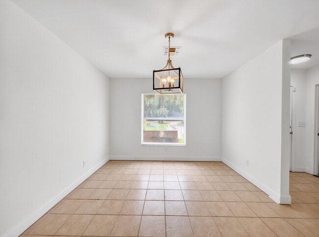 Building Photo - Annual rental offering privacy and space on 1.14 acres in Naples!