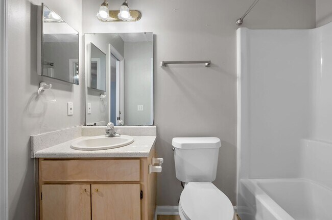 Building Photo - East Tallahassee Townhome