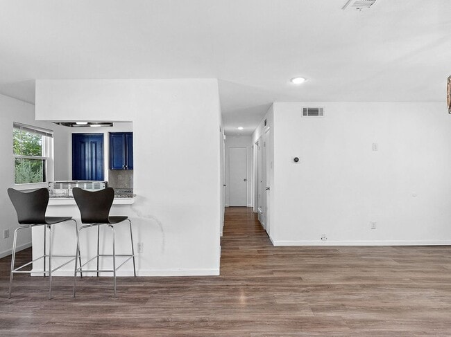 Building Photo - 204 Ocean Dr