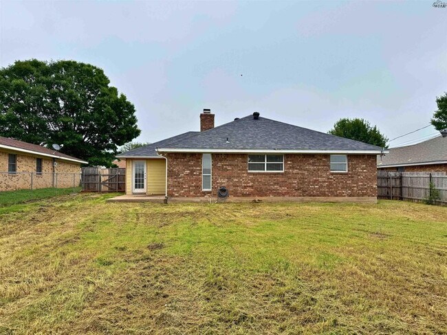 Building Photo - 1112 Lisa Ln
