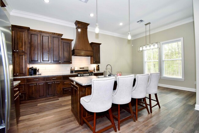 Building Photo - Beautiful 5 Bed 4 Bath Home in Ruston!