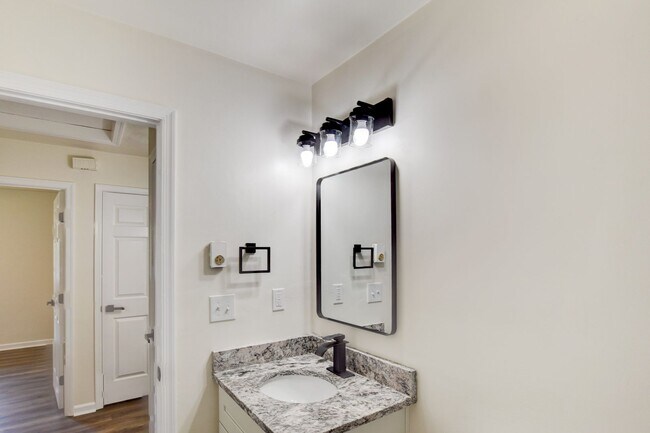 Building Photo - 1306 Linden Ave