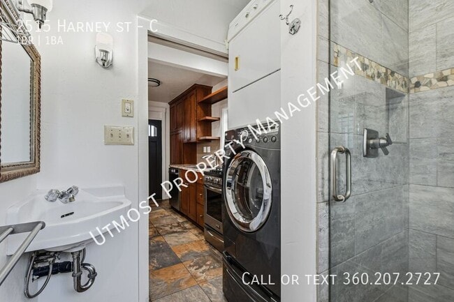 Building Photo - 2515 Harney St