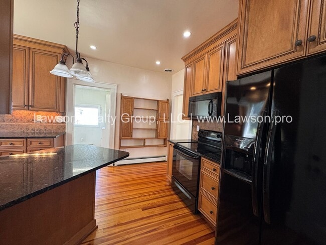 Building Photo - Large Raleigh Court Home on a Corner Lot