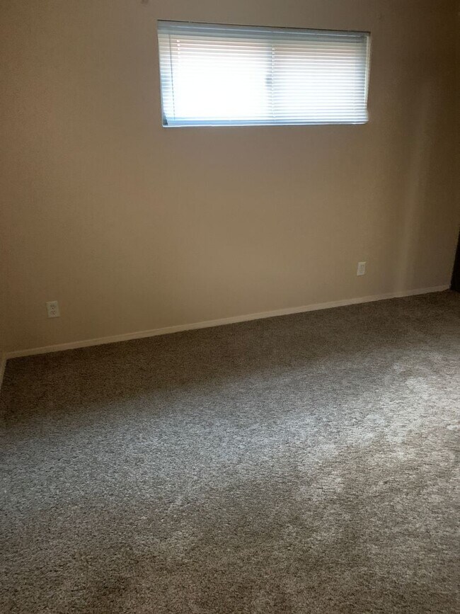 Building Photo - Three Bedroom One and a Half Bath Ranch Home in Delhi