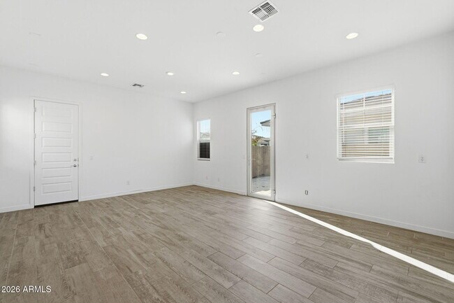 Building Photo - 204 E Taurus Pl