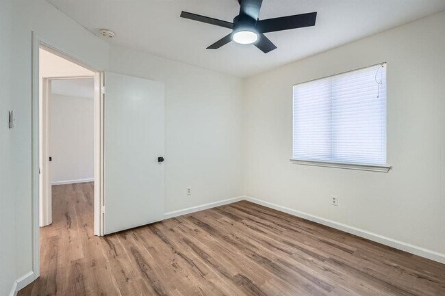 Building Photo - 8801 Piney Creek Bend