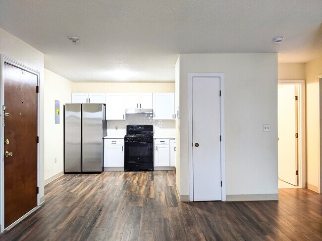 Building Photo - 26 Kenmar Dr