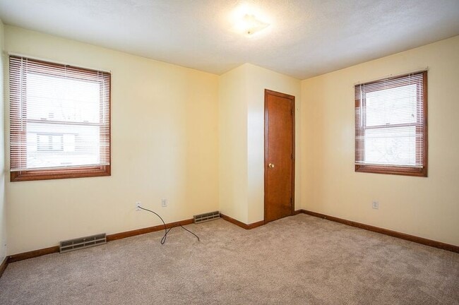 Building Photo - 14 Gold St