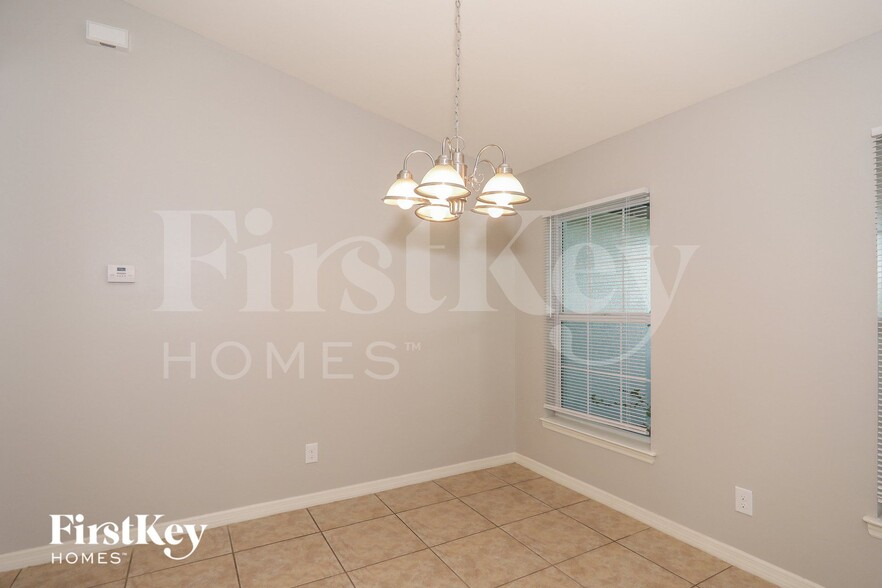 Building Photo - 2616 NW 1st Pl