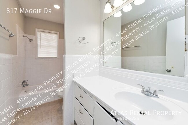 Building Photo - 817 Maggie Dr