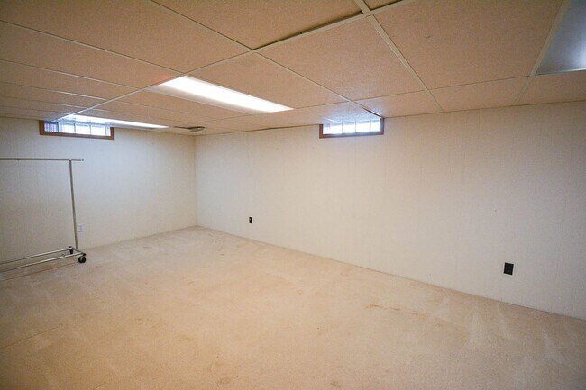 Building Photo - Charming SW Rochester home with fenced yard!