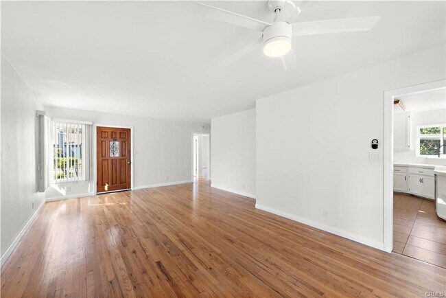 Building Photo - Charming Lakewood Home