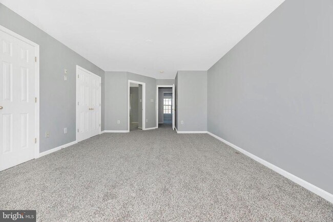 Building Photo - 618 Cawley Dr