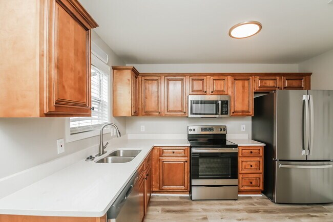 Building Photo - 409 W I Pky