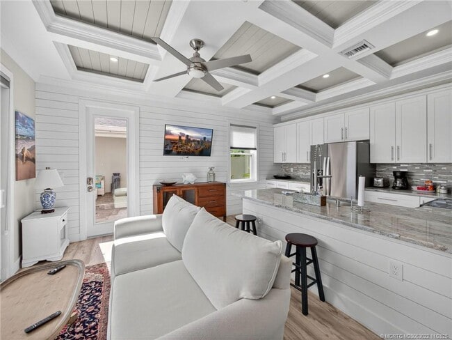 Building Photo - 724 NW Spruce Ridge Dr