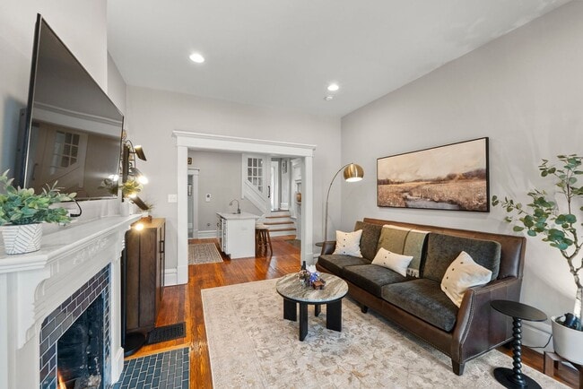 Building Photo - Executive Furnished Rental in Olde Towne East