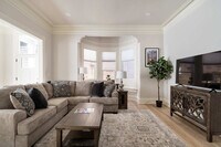 Building Photo - 529 NW 21st Ave