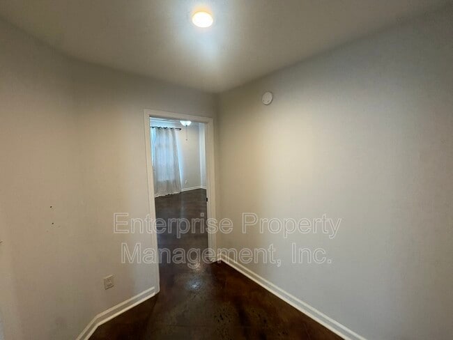 Building Photo - 886 Winter Leaf Dr