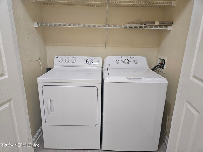 Building Photo - 7801 Point Meadows Dr