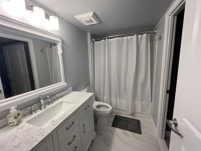 Building Photo - UPDATED Modern 1BR at The Artisan | Downto...